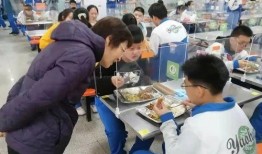 天津配餐爆料人送水视频,揭露后厨真相瞬间