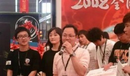 娱乐吃瓜两男主持,吃瓜两男主持的麻辣点评